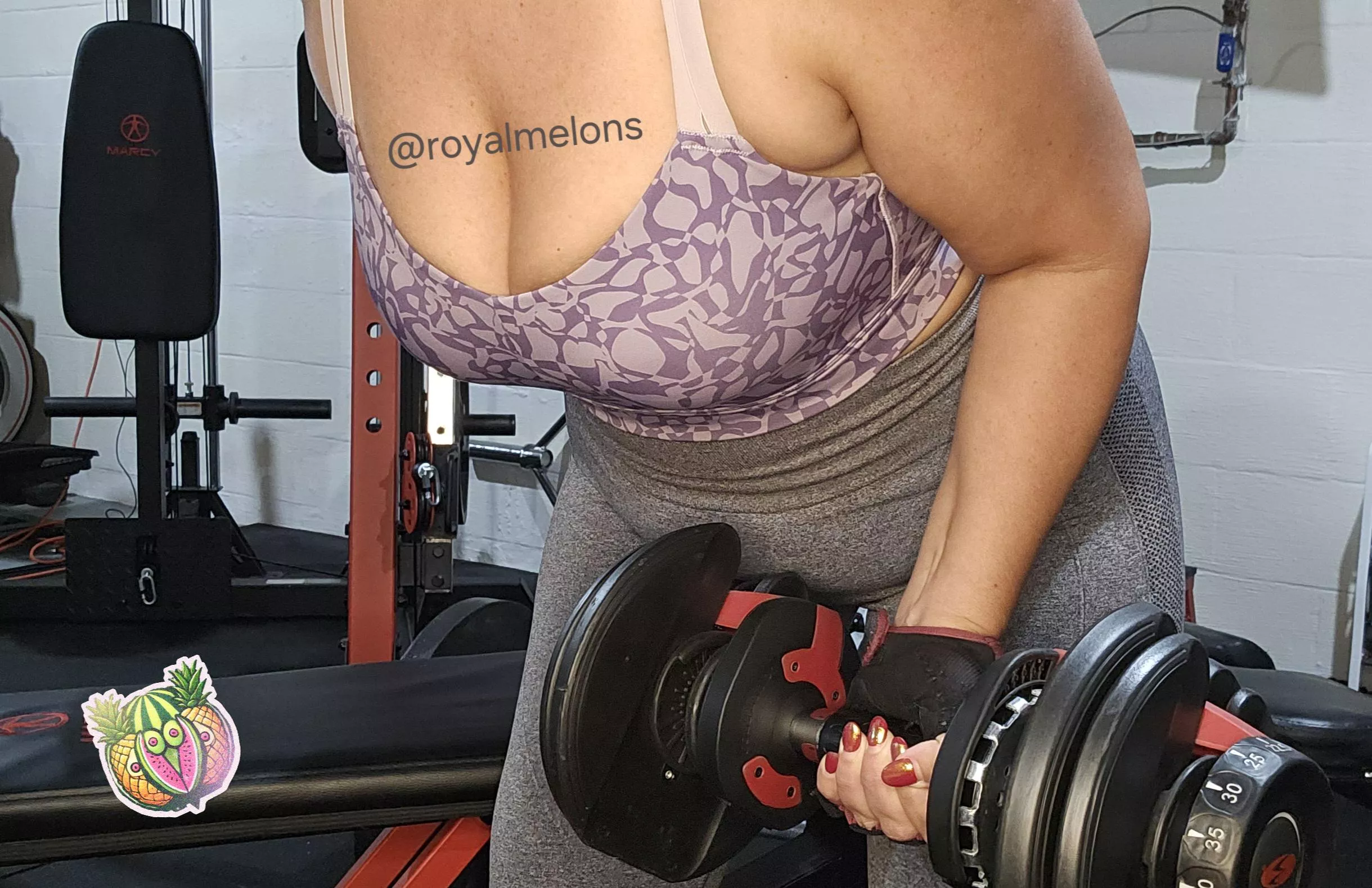 Hot MILF bringing the heat posted by RoyalMelons