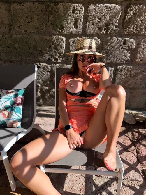 I like to get naked in places like this by Selena_Diaz_