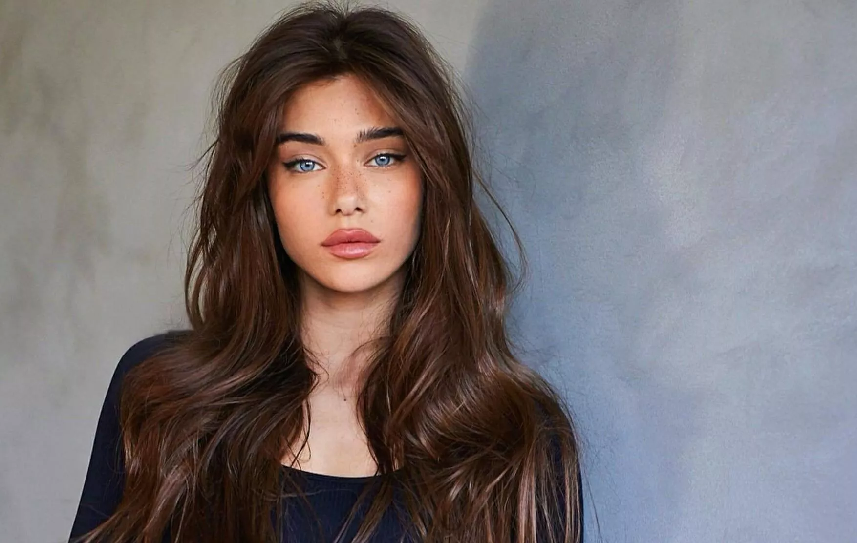 Milana Vino posted by qwer5r