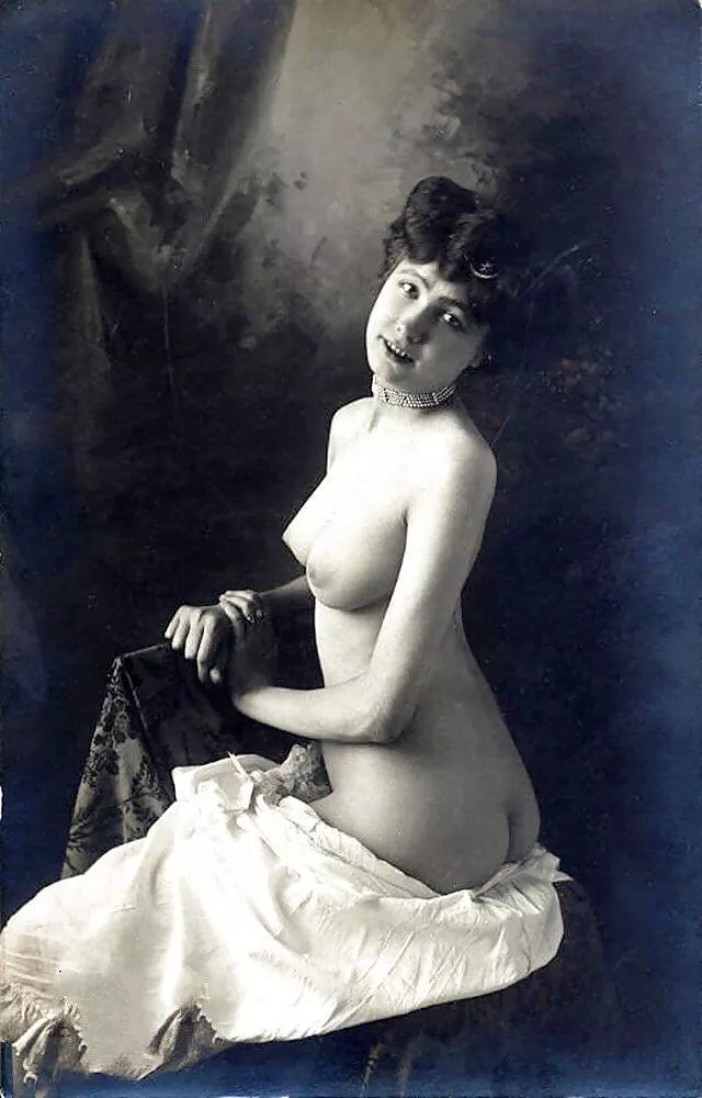 Portrait of a young lady posted by silveragecollector