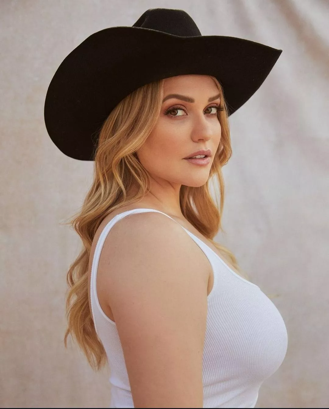 She is so attractive posted by michaeldeAil