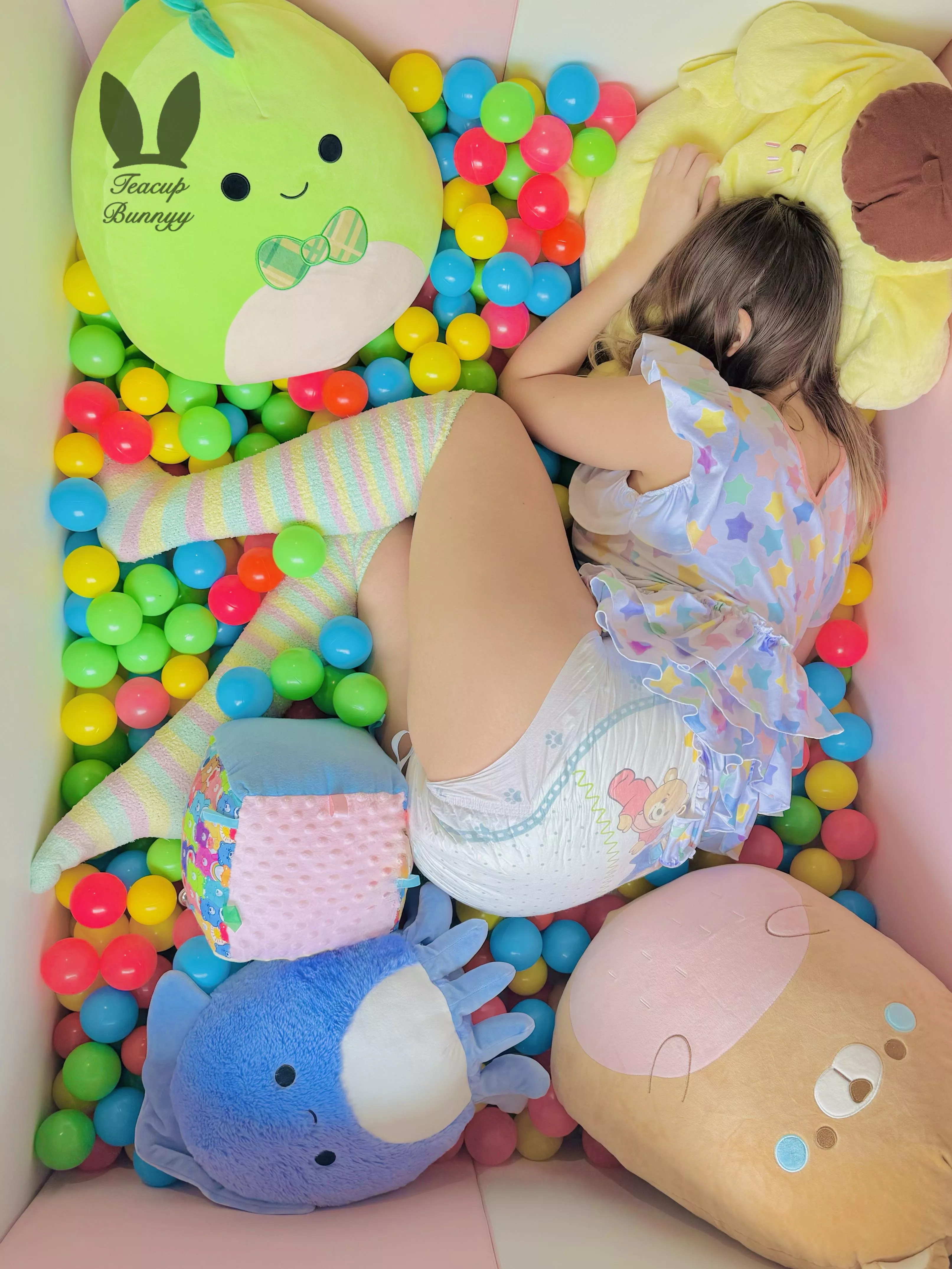 Swimming in a sea of colour 🟢🟠⚪️🟣🟡🔴🔵 posted by teacupbunnyy