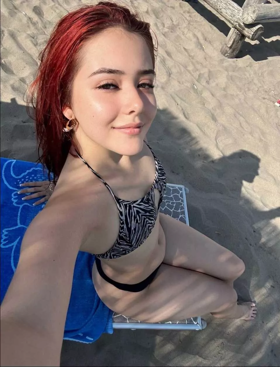 This is probably one of my favorite bikinis posted by DaisyyPinnix