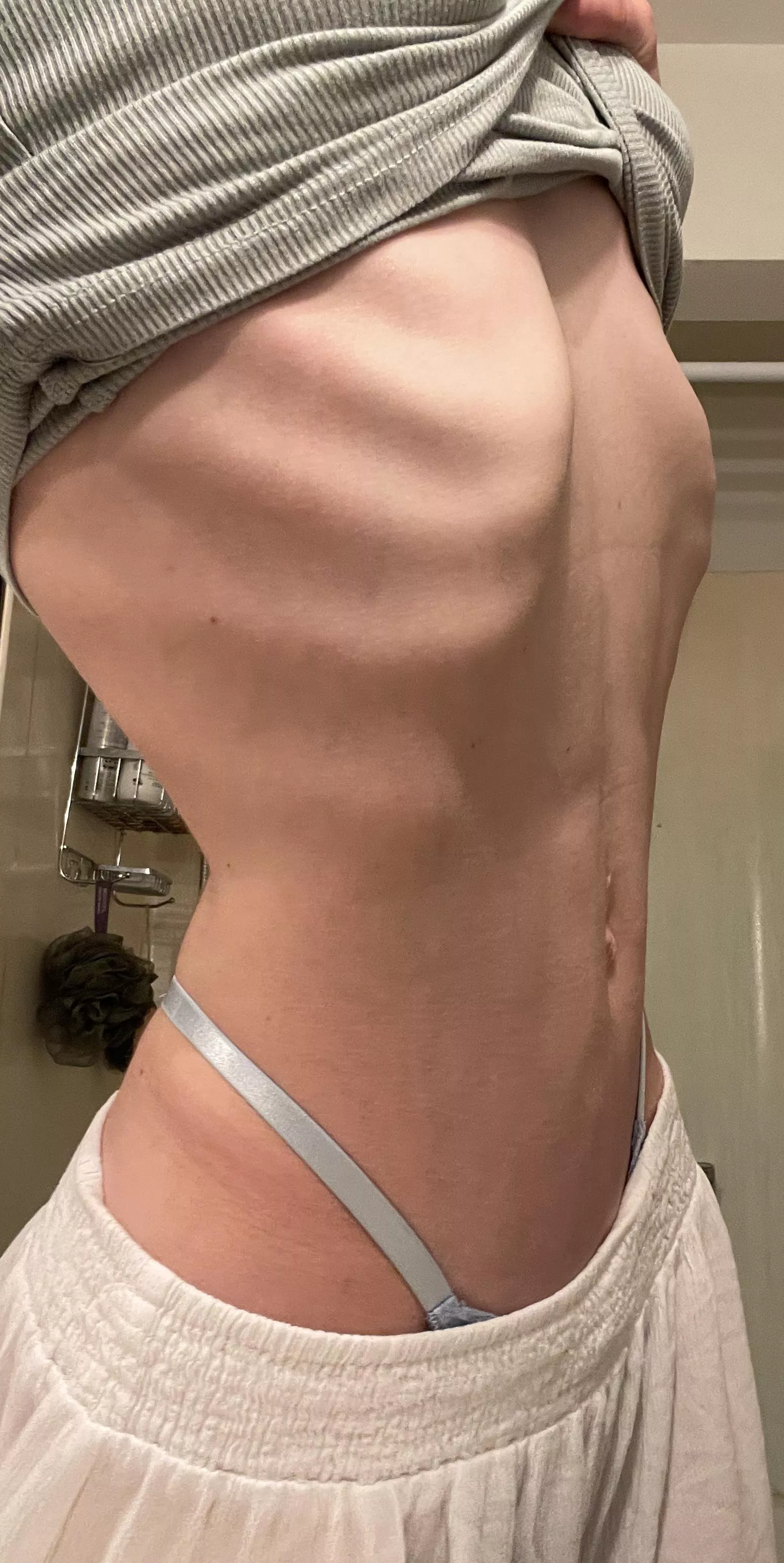 trace the curves of my ribcage with your tongue.  posted by ybtglix