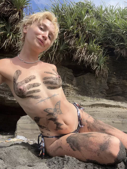 Very fun beach day this summer  by krisiiXoI