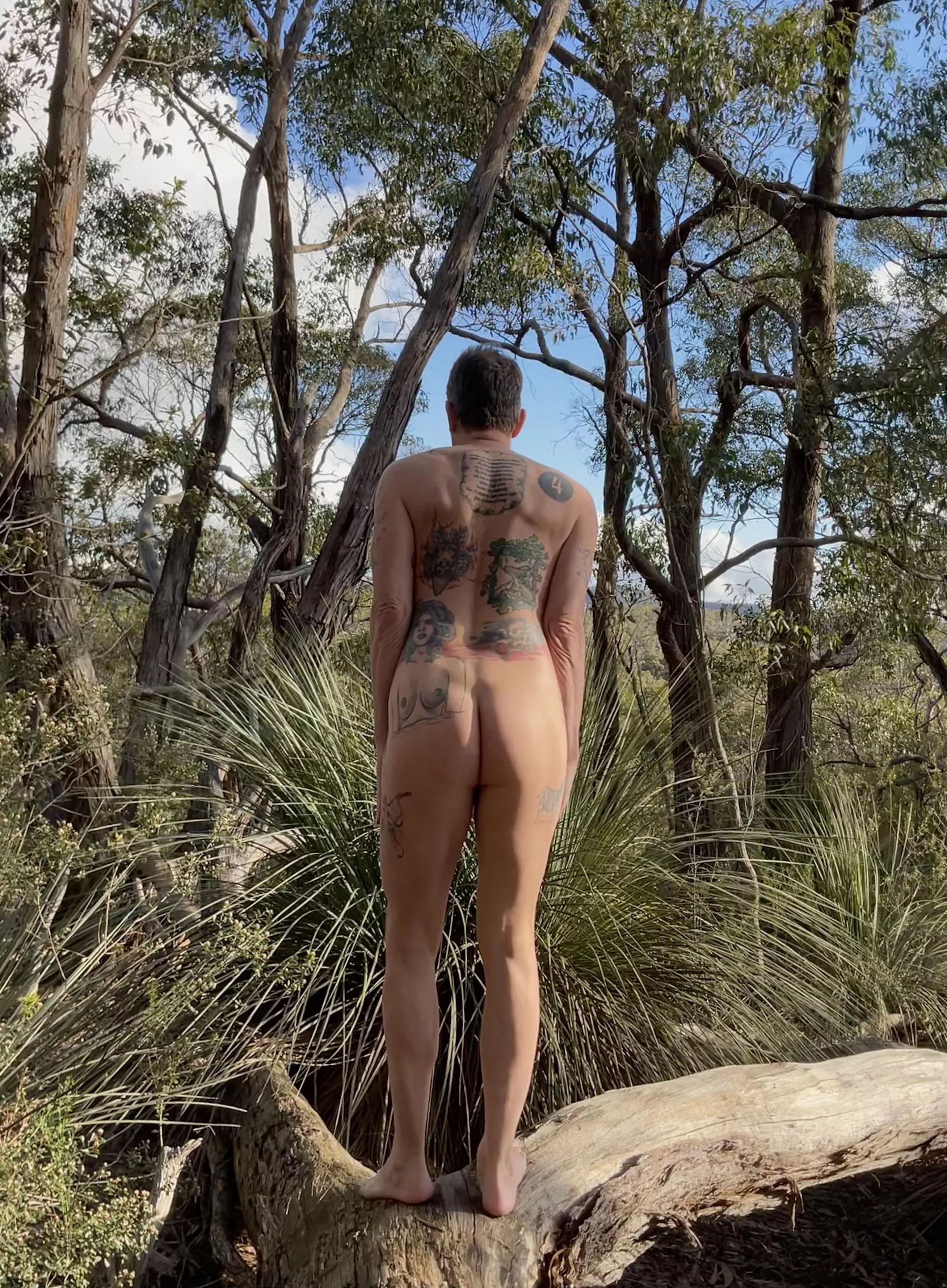 A naked connection to life posted by NakedRuss78