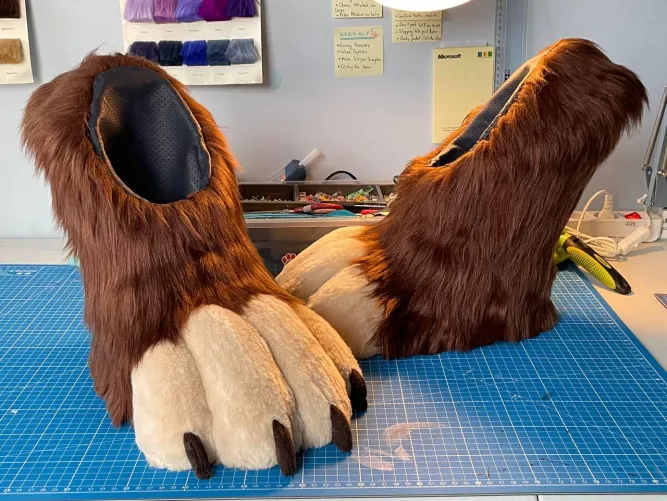 If you were wondering what my TPU-printed paws look like once furred! by northscylla