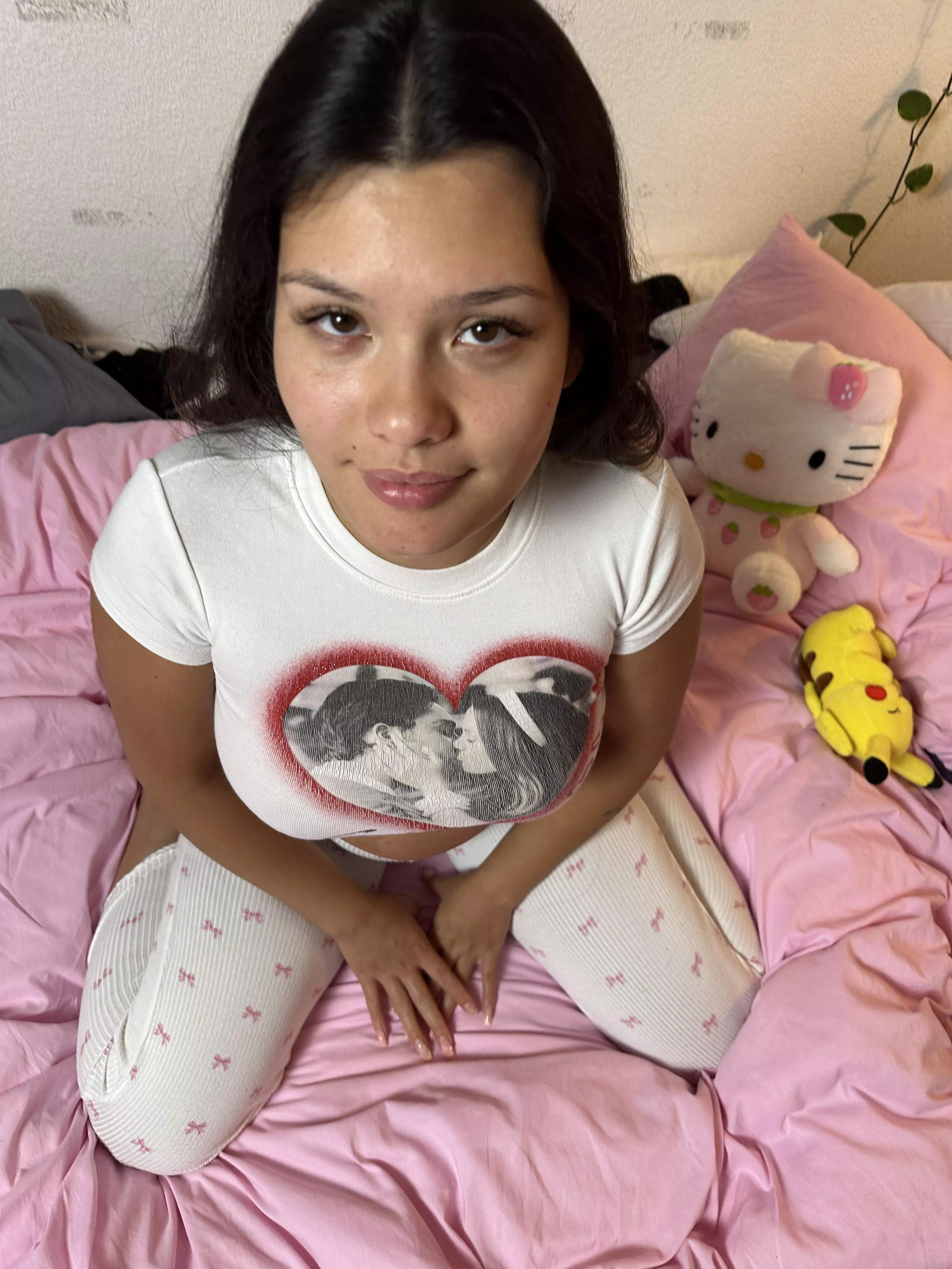 lara @laraleebby posted by queeniehun