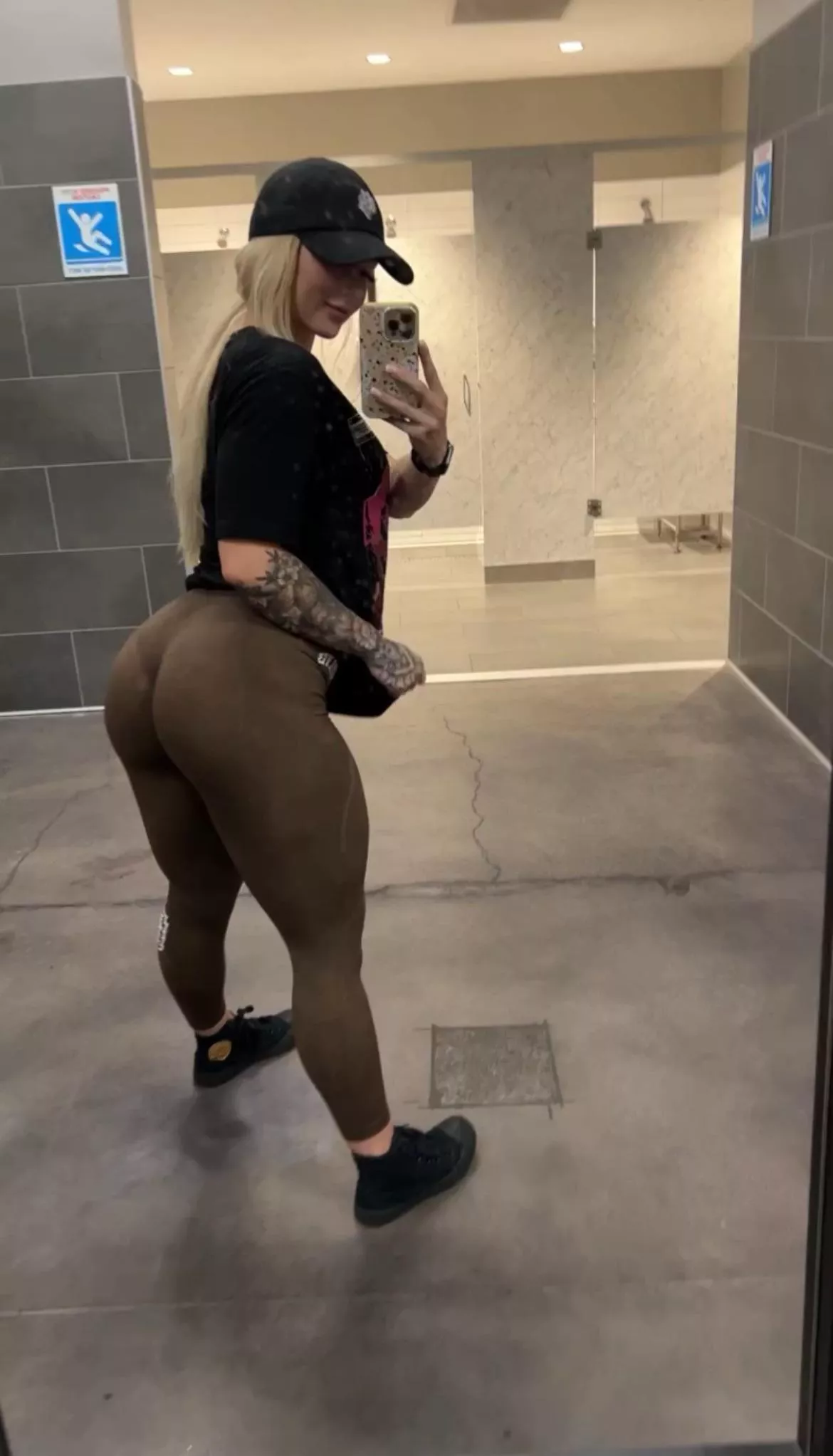 look at that fit  posted by FitnessBarbiee