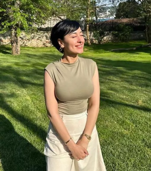 She must be popular  by celebsnbabes