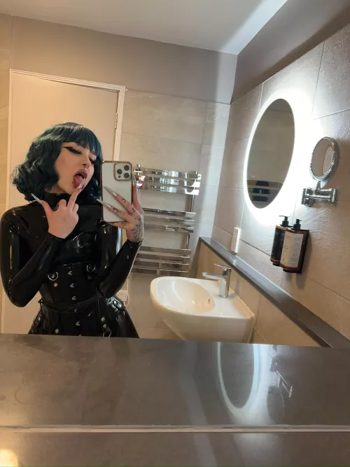 So shiny 🖤 by notvicii