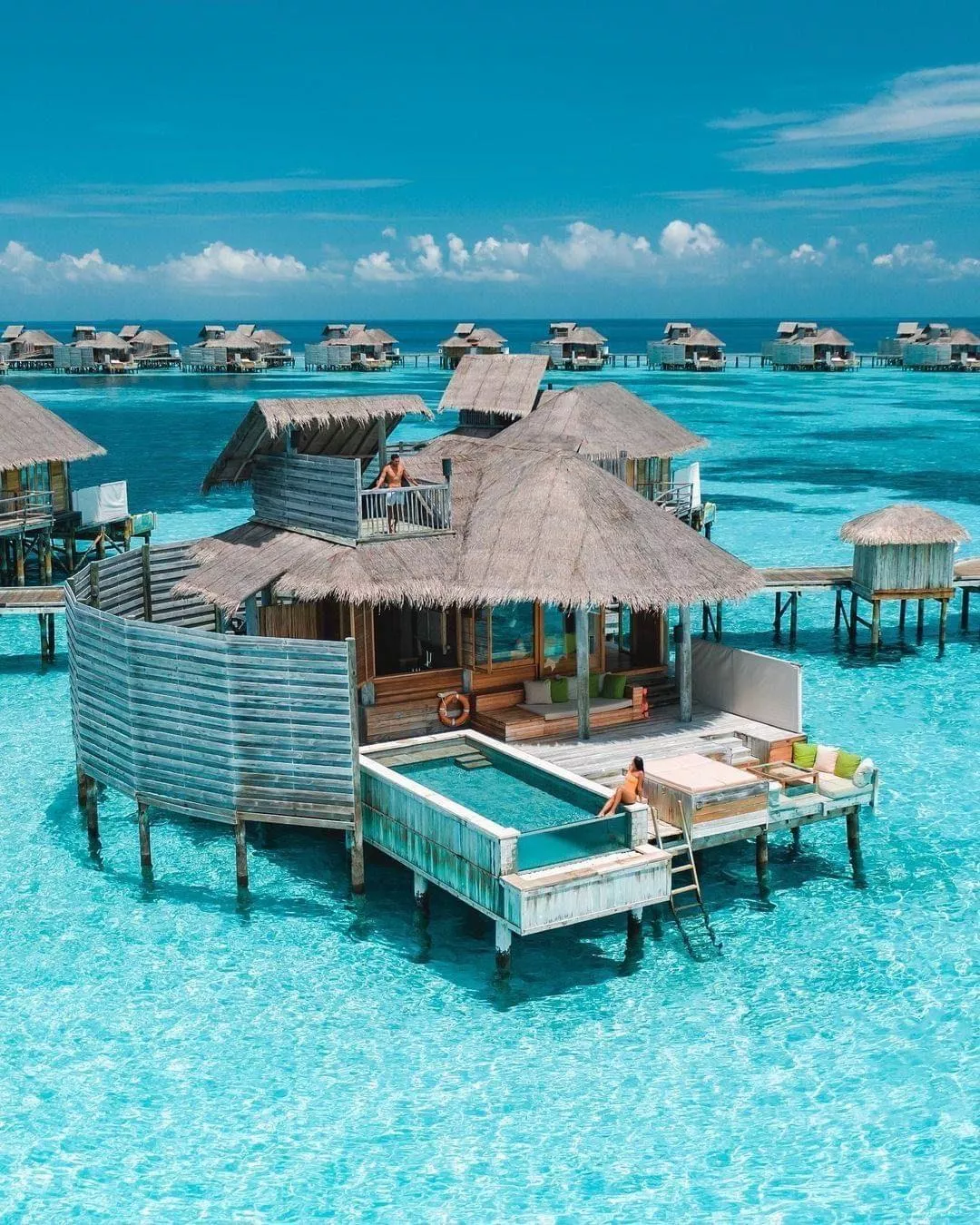 sunsets create a slice of heaven on earth. 🌴 Maldives posted by dragoncomic