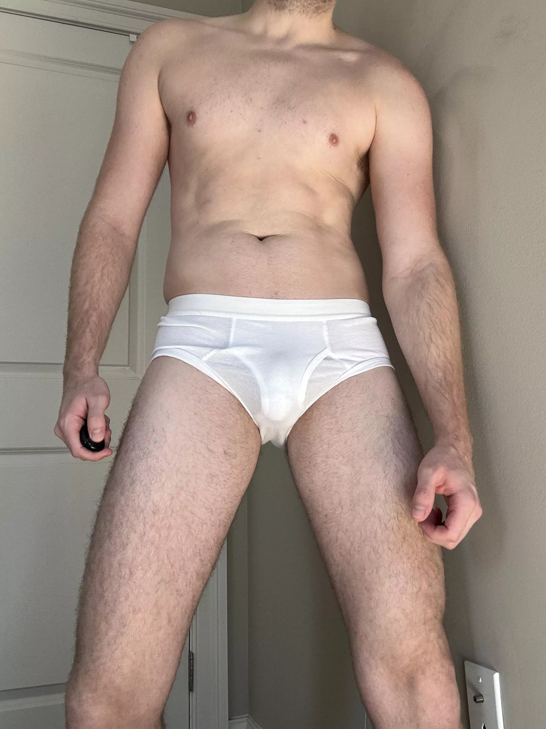 These classic white briefs really do it for me 🥵 posted by WhiteBrfsBoy