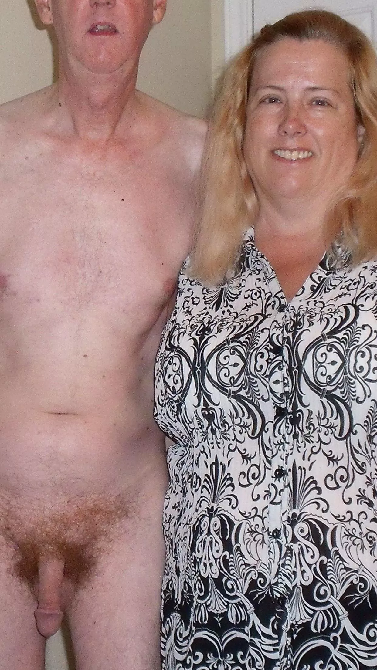 CFNM pose for the camera! posted by Gtoboy20042