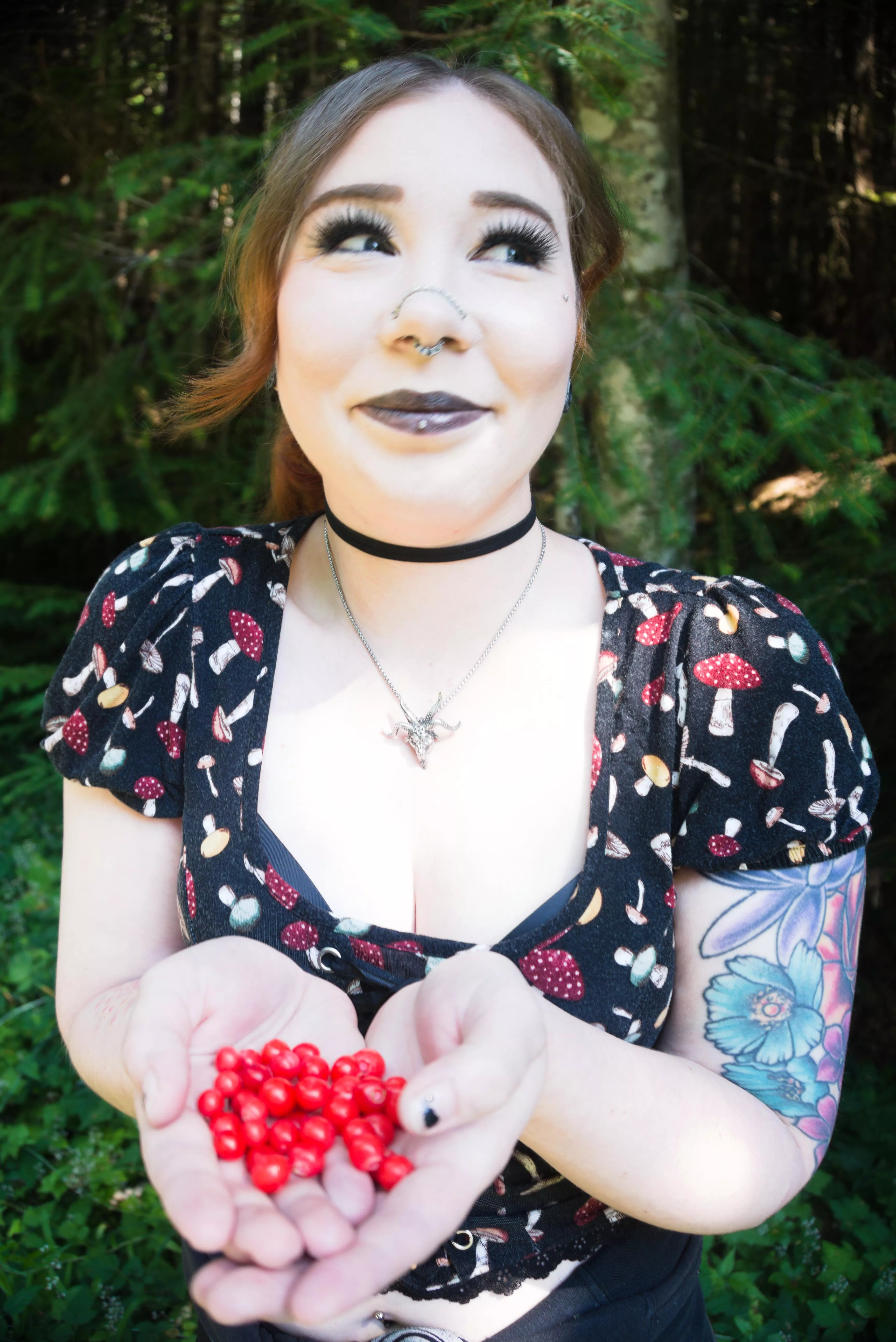 Come pick some wild Huckelyberries with me =D [F] posted by knotty_fay