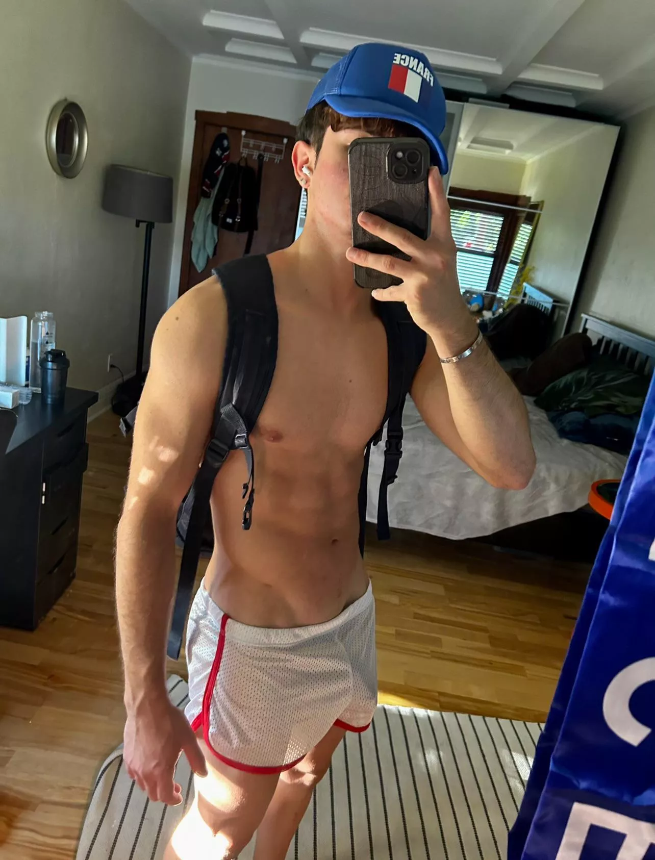 come take off my shorts 🩳  posted by flavio_booy