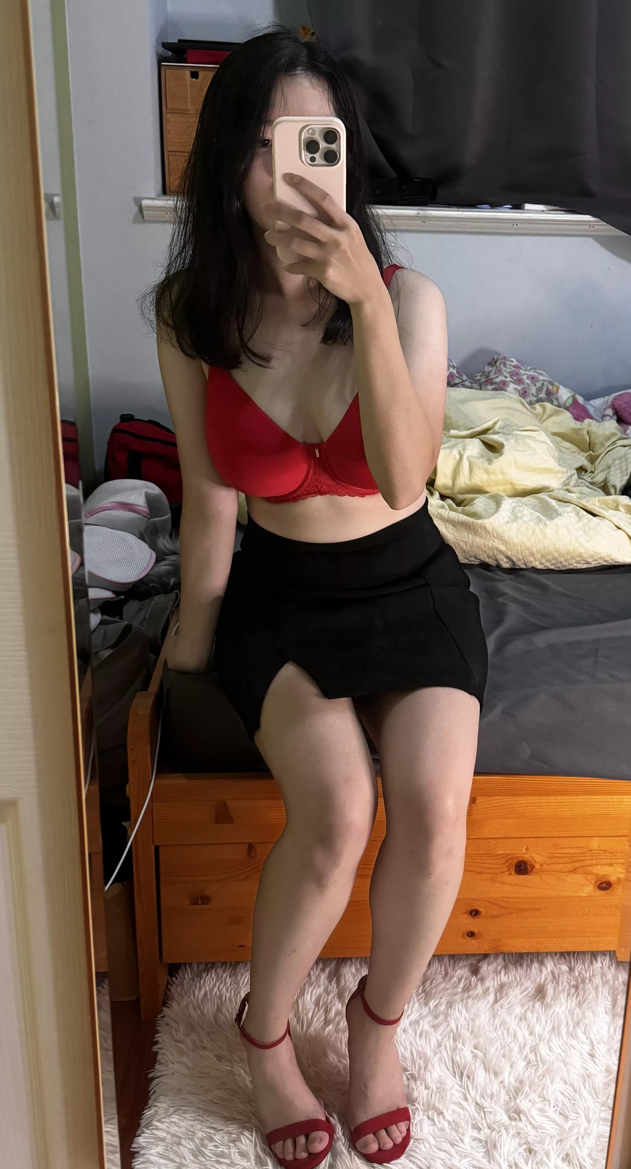 cute, busty, and petite❤️ posted by yunoskskhere