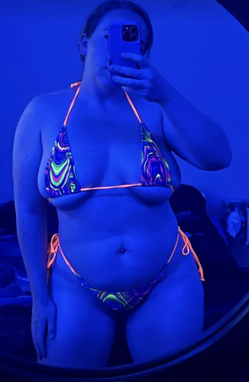 Do you like a woman who keep things exciting in the bed room? by Canadianbarbie69