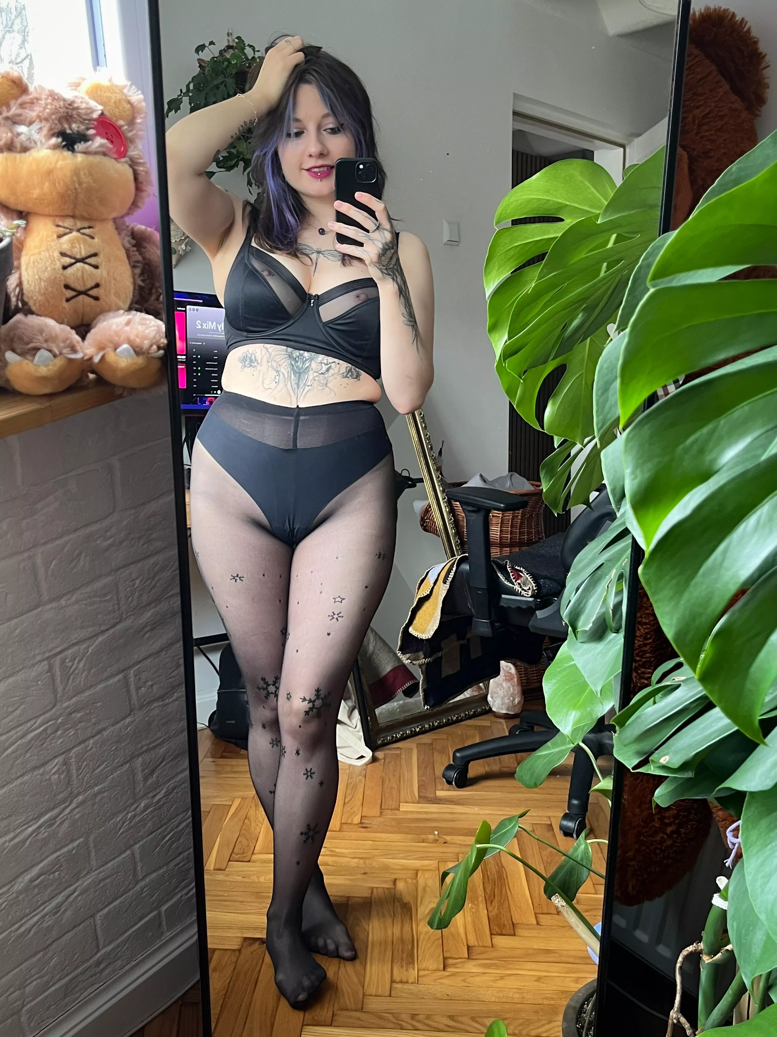 getting ready [f] posted by Littlest_Fern