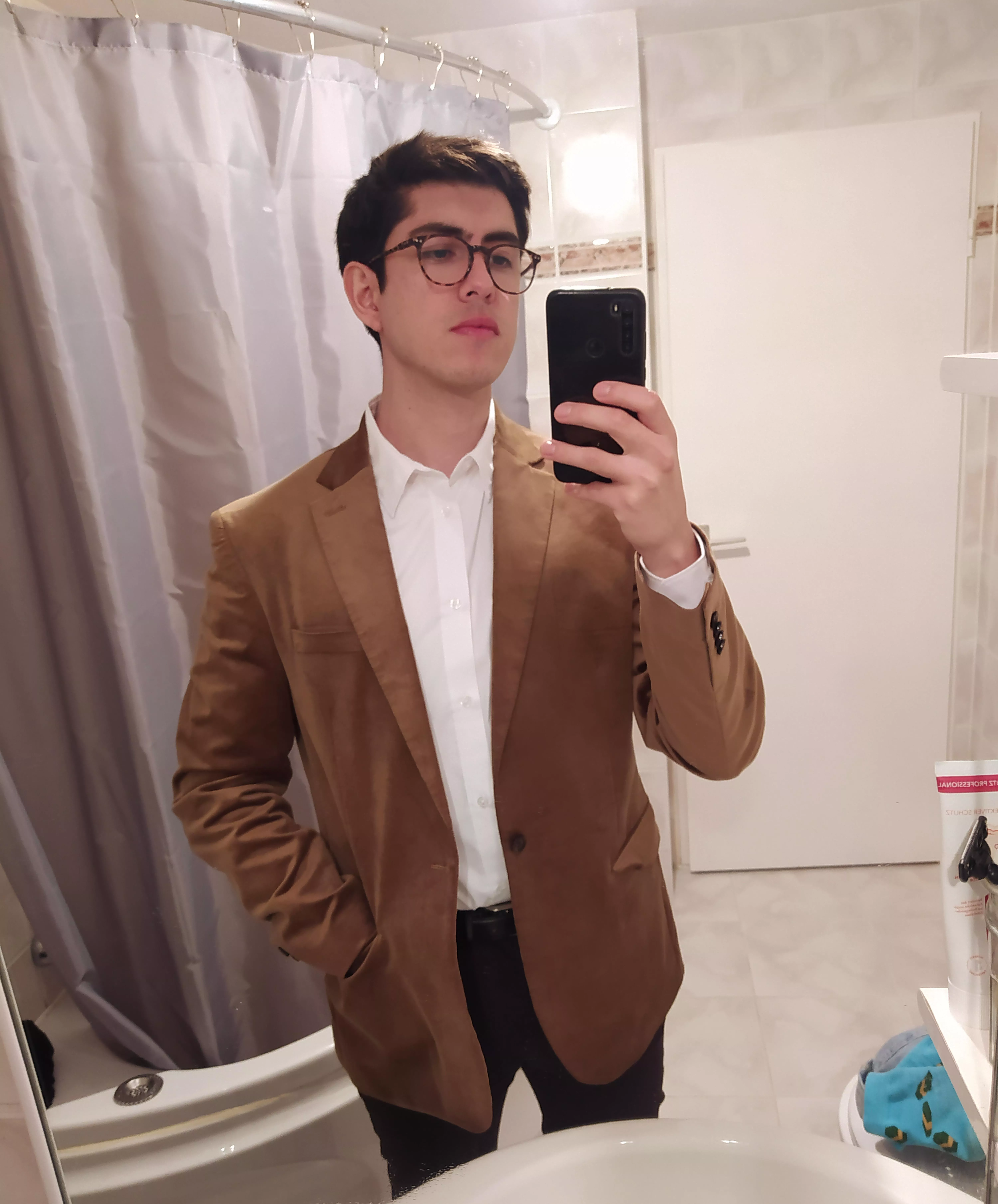 I took this picture some months ago while looking for jobs and liked how I looked  posted by maxmuleiv