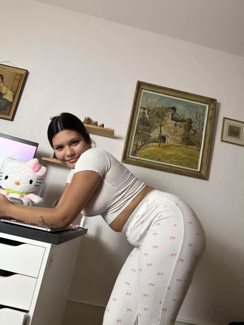 lara @laraleebby by queeniehun