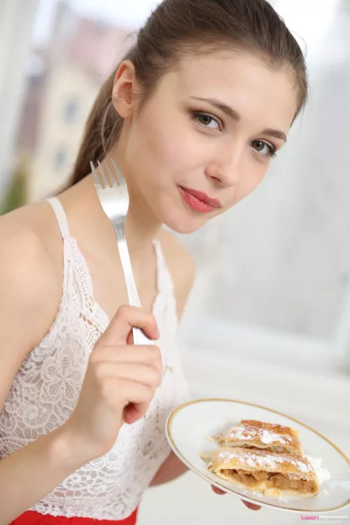 Love a girl who can eat by Morlock43