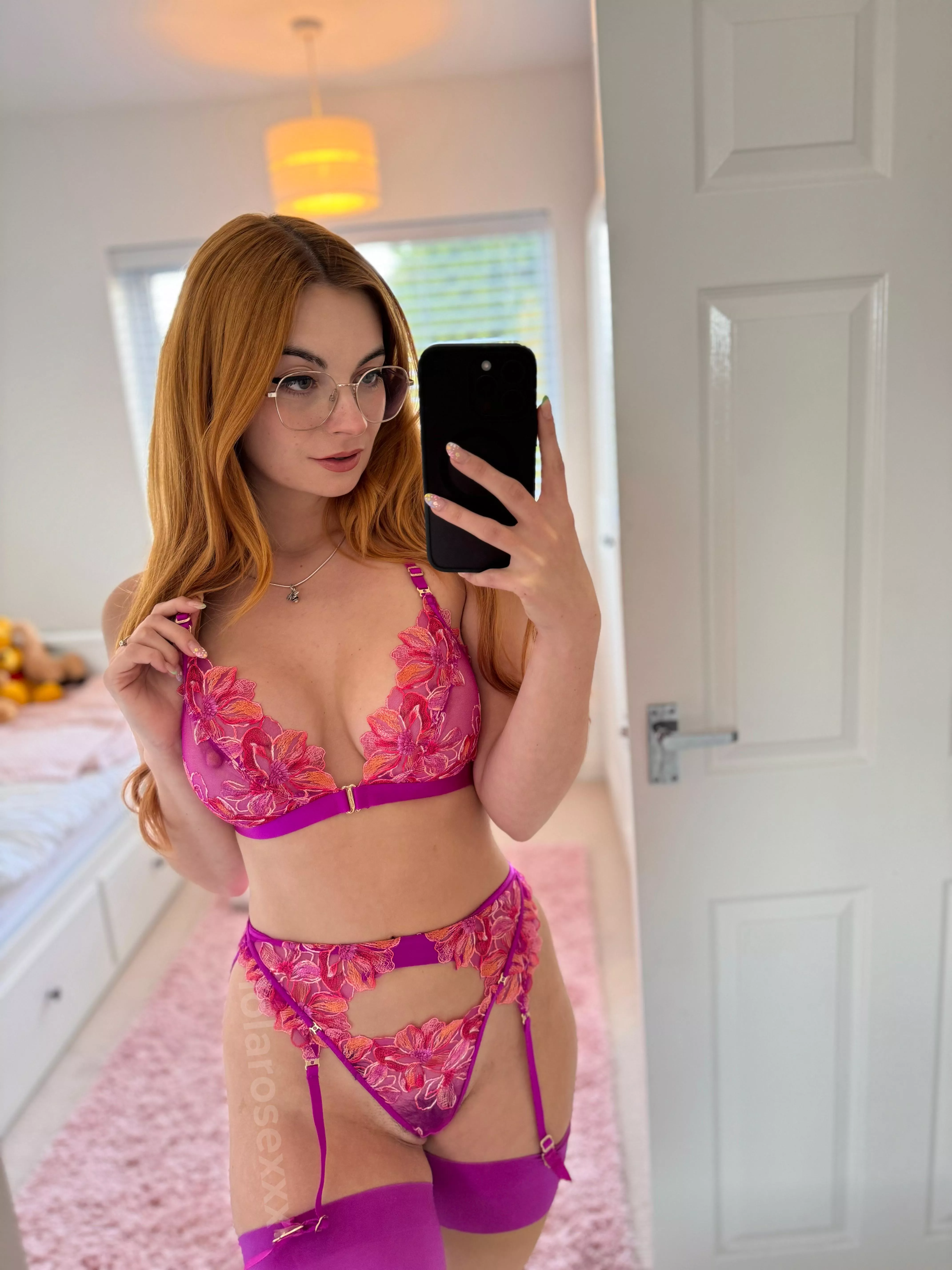 maybe i should wear this lingerie set more often x  posted by lolarosexxx