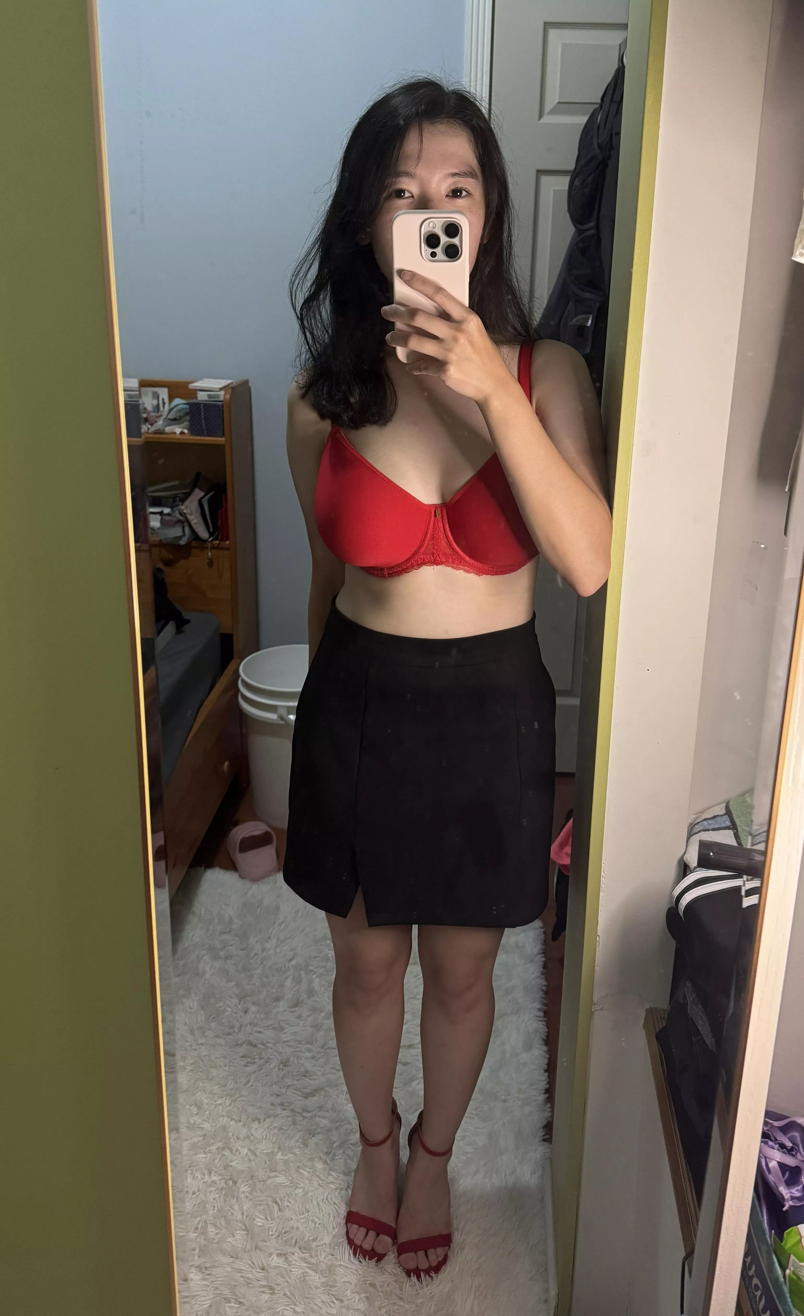 Mirror Selfie: Am I Cute Enough? posted by yunoskskhere