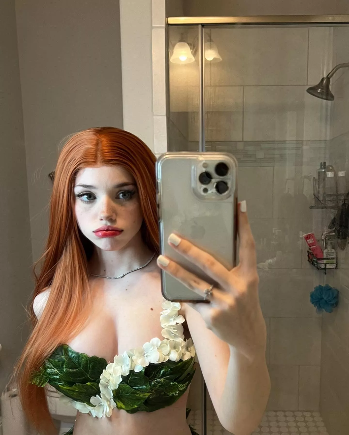 Poison Ivy by Puppiwi  posted by puppiwi