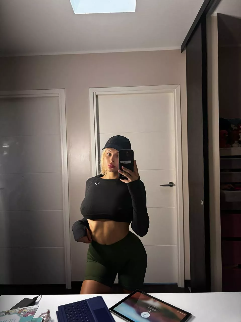 ready for a heavy back day posted by Naomixbby