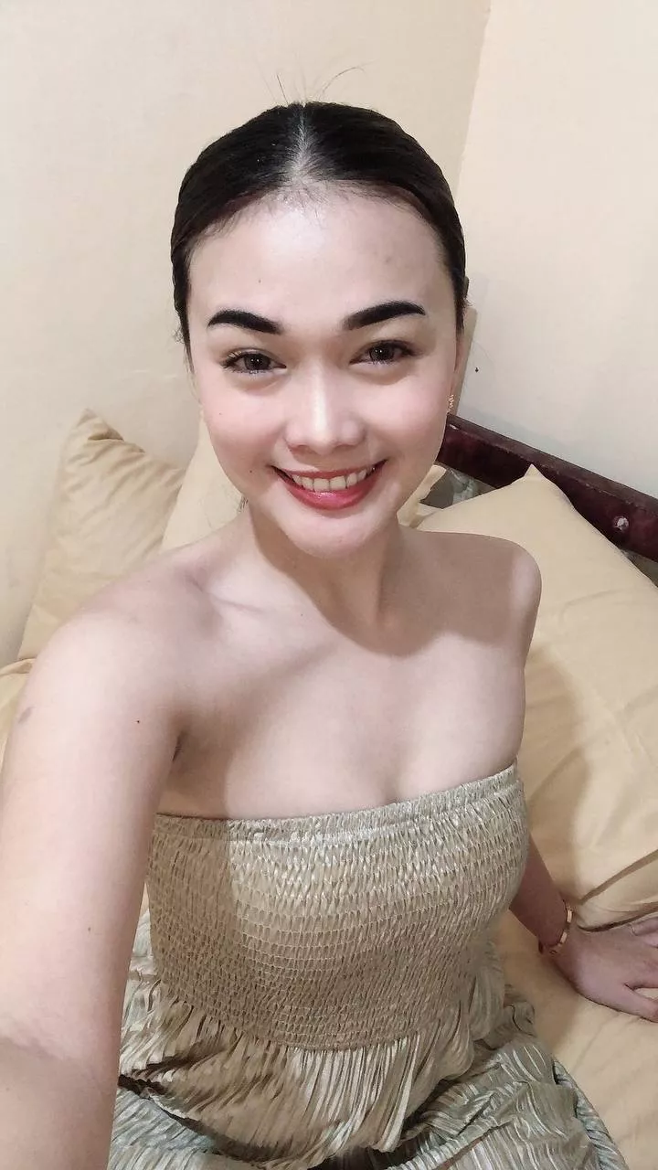 Smile may be more contagious than you think. posted by LittleBabess