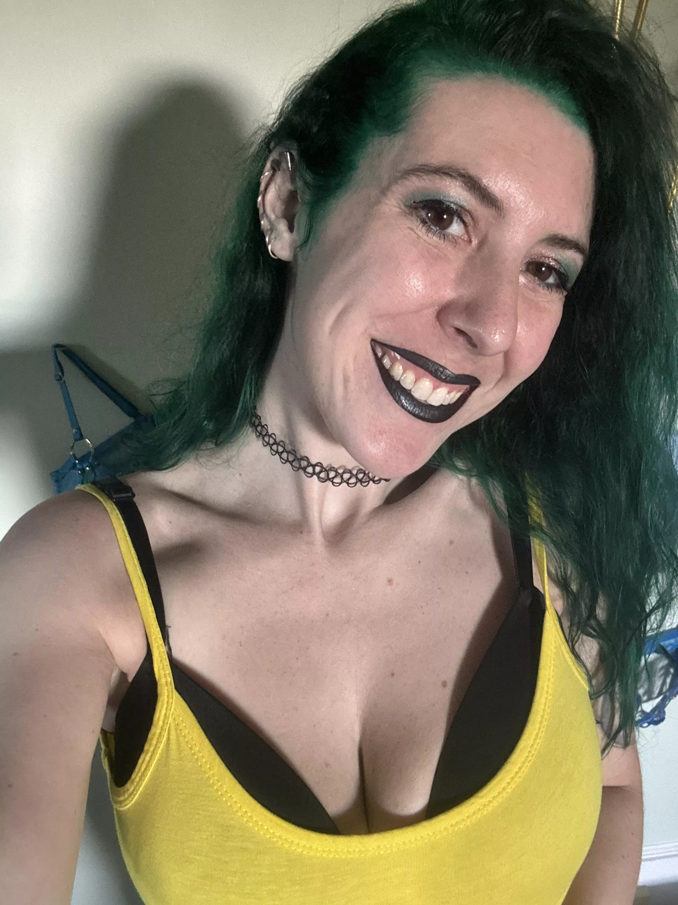 Smiling selfie posted by sirenskiss3