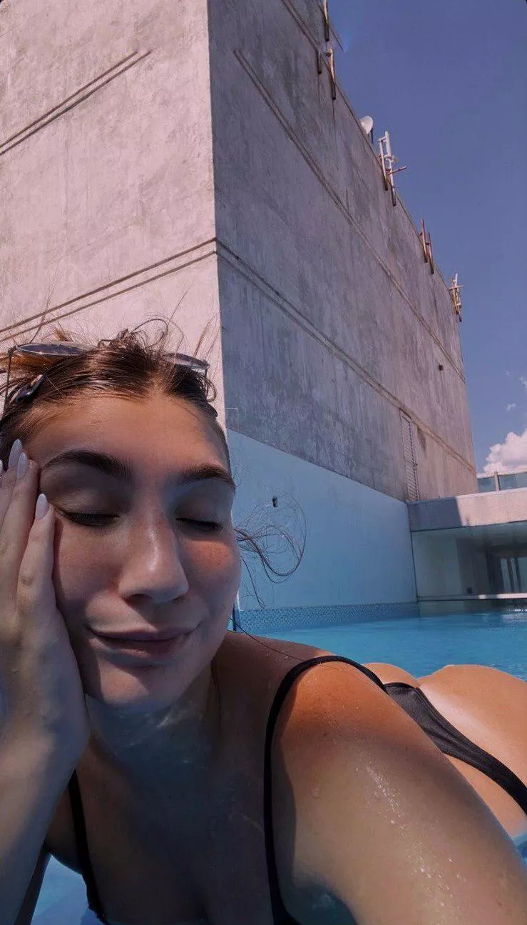 Stealing hearts, not towels, by the pool. posted by juicyyyjulia