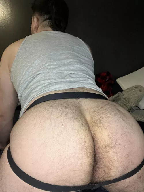 Who is the best ass eater of Reddit 👀 by Serious-Position-387