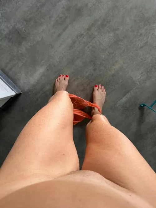 Who wants to play with this 48yo Hotwife? by fierce-phantom