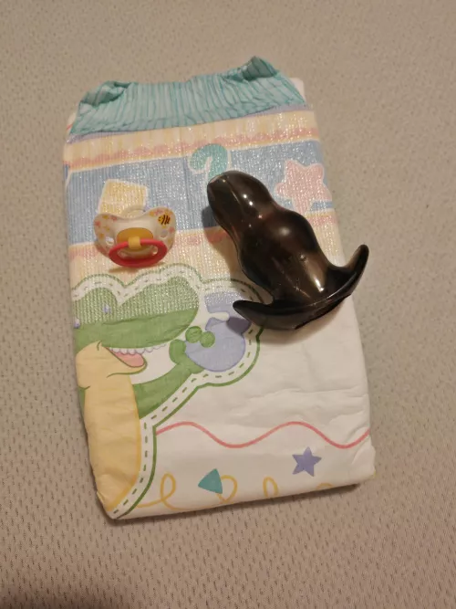 Anyone wanna help me later?🤭 by littleonie