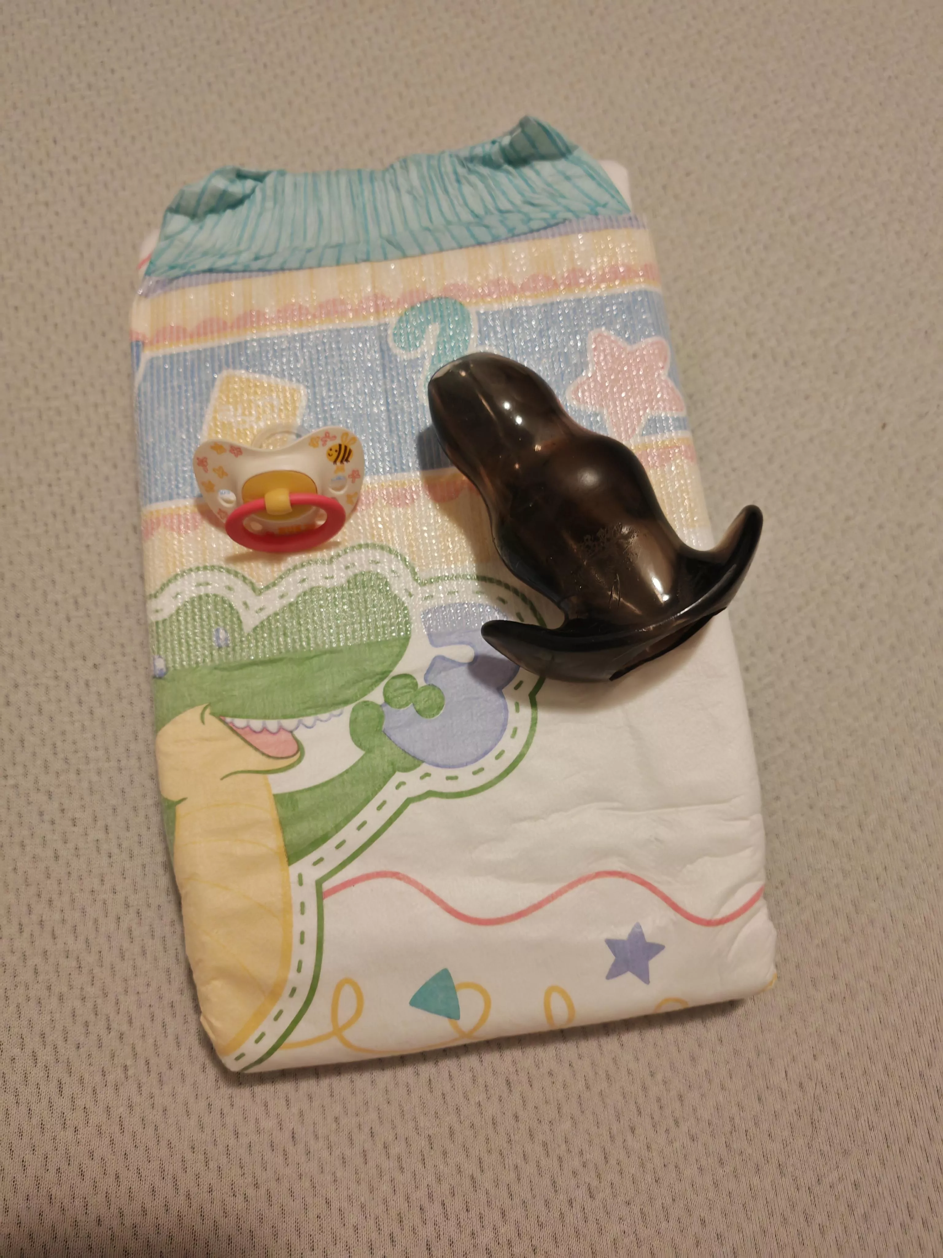 Anyone wanna help me later?🤭 posted by littleonie