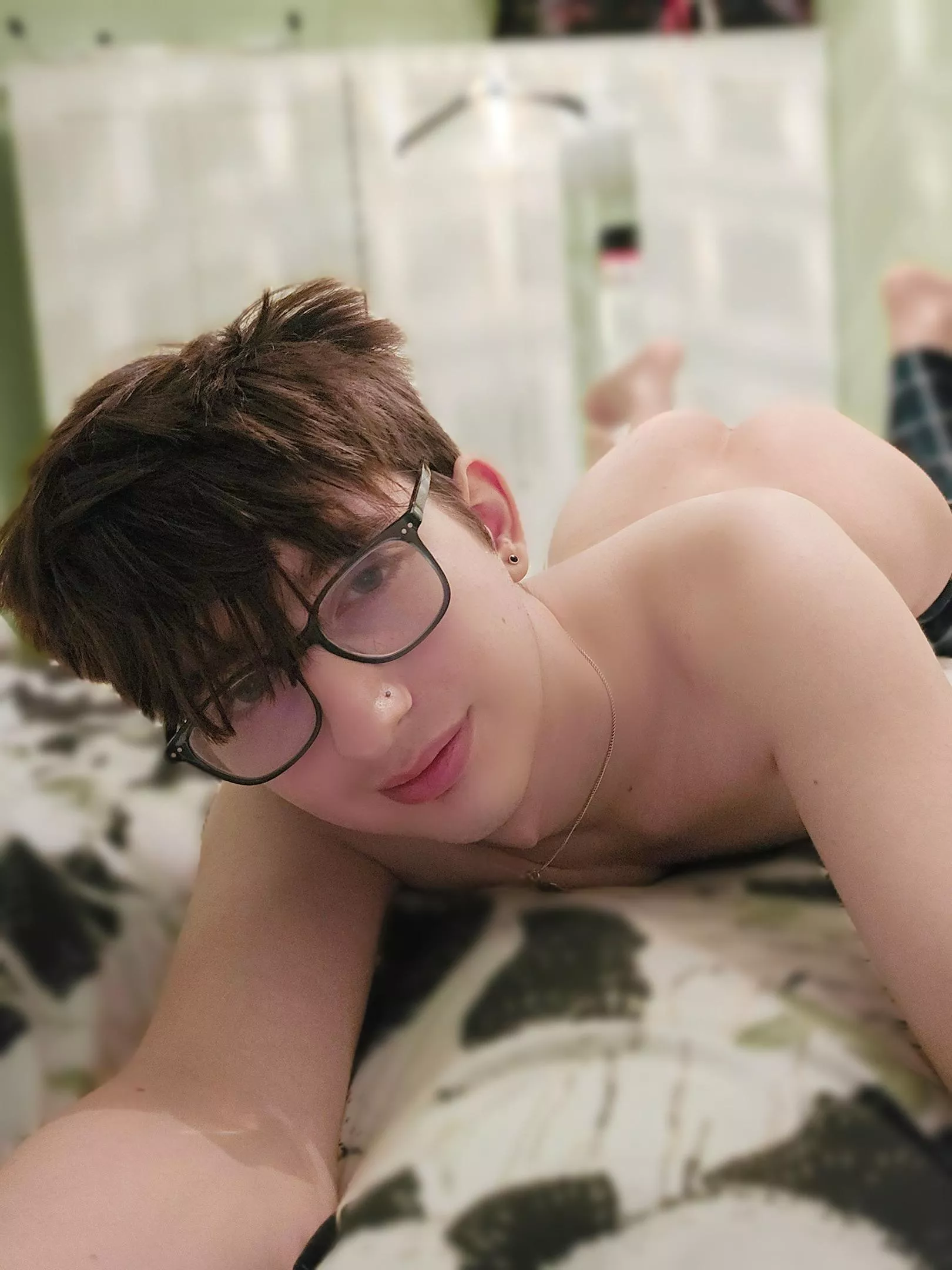 Do you like glasses? (20) posted by twink_bussy04