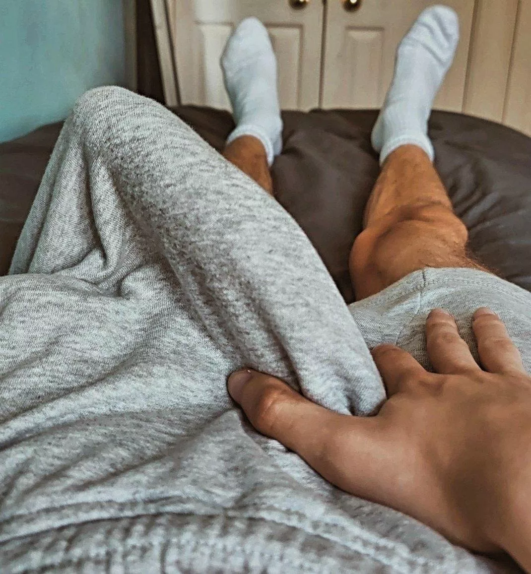 Grey sweatpants season posted by jakeeon19