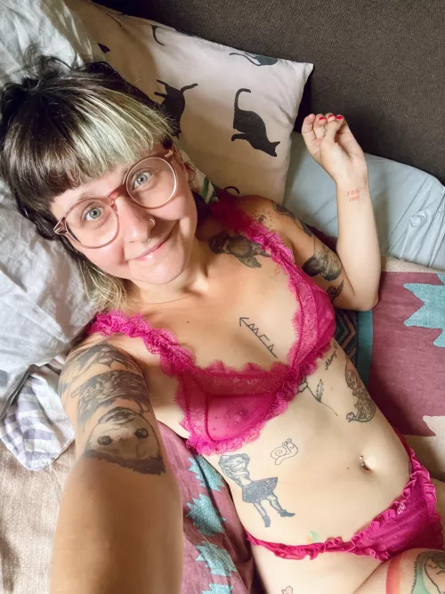 Hi sweeties x by LauraTheWarrior