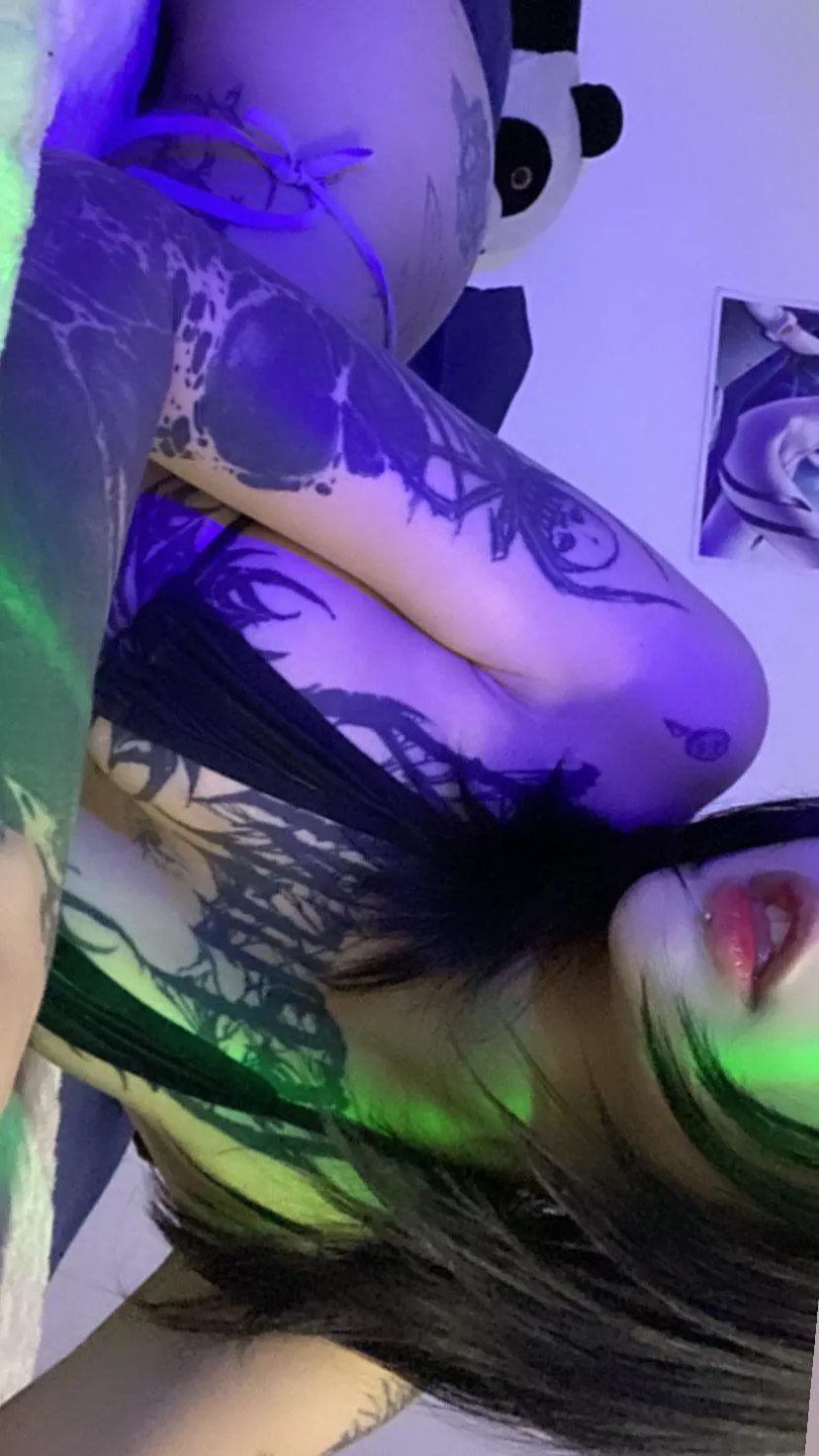 It's friday the 13th <3  posted by vixengirlyy