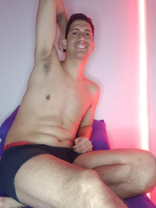 My armpits are ready to be worshipped 😈. Smooth, tempting, and full of desire. Do you dare to get closer and enjoy them up close? Only for the boldest 🔥 by Enzo_Hard