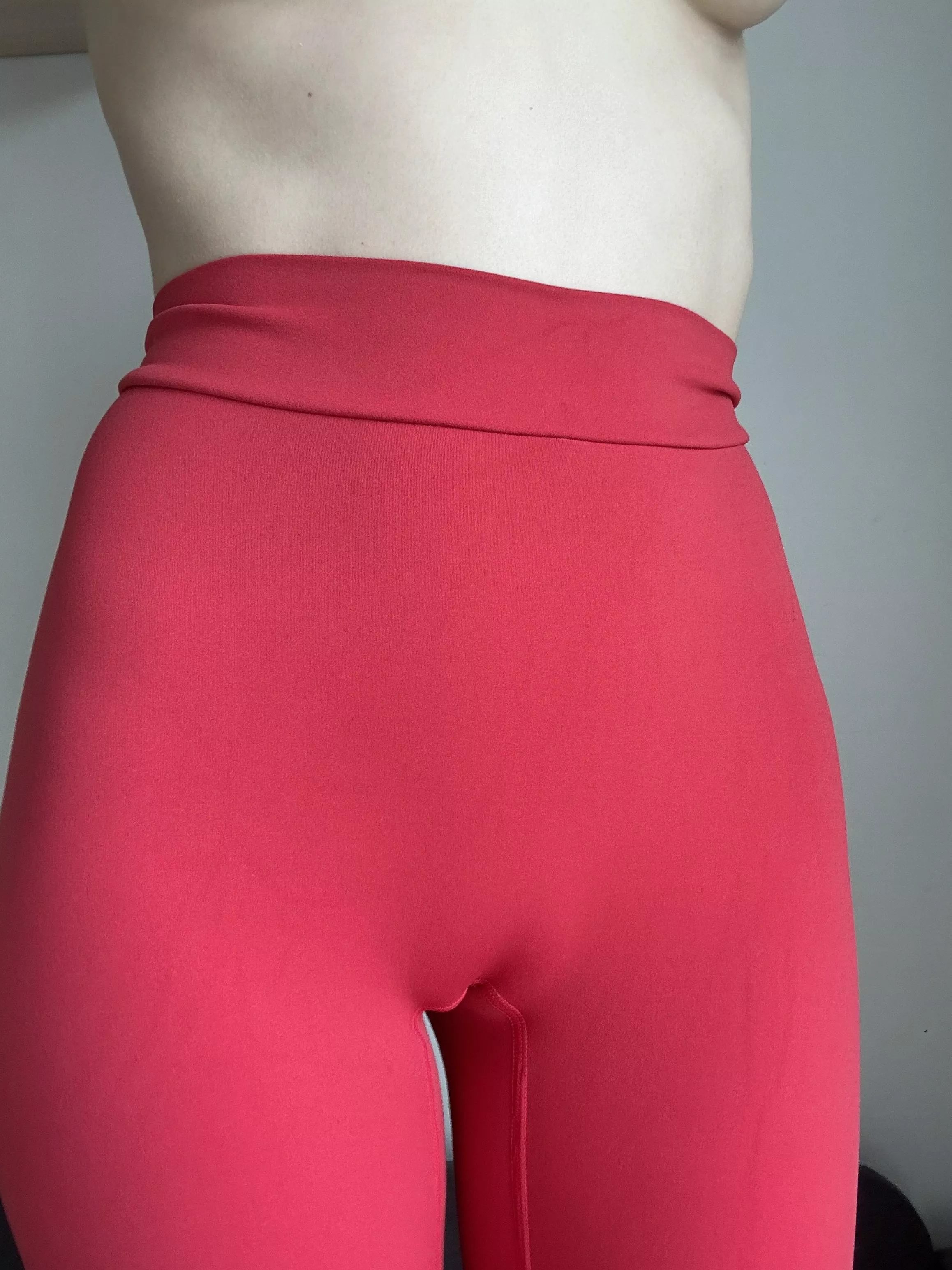 my pussy loves to suck leggings into itself posted by RenyyLove