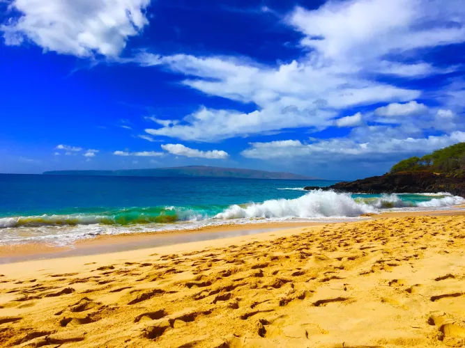 Pa’ako beach.. Maui , HI  by rakawkaw90