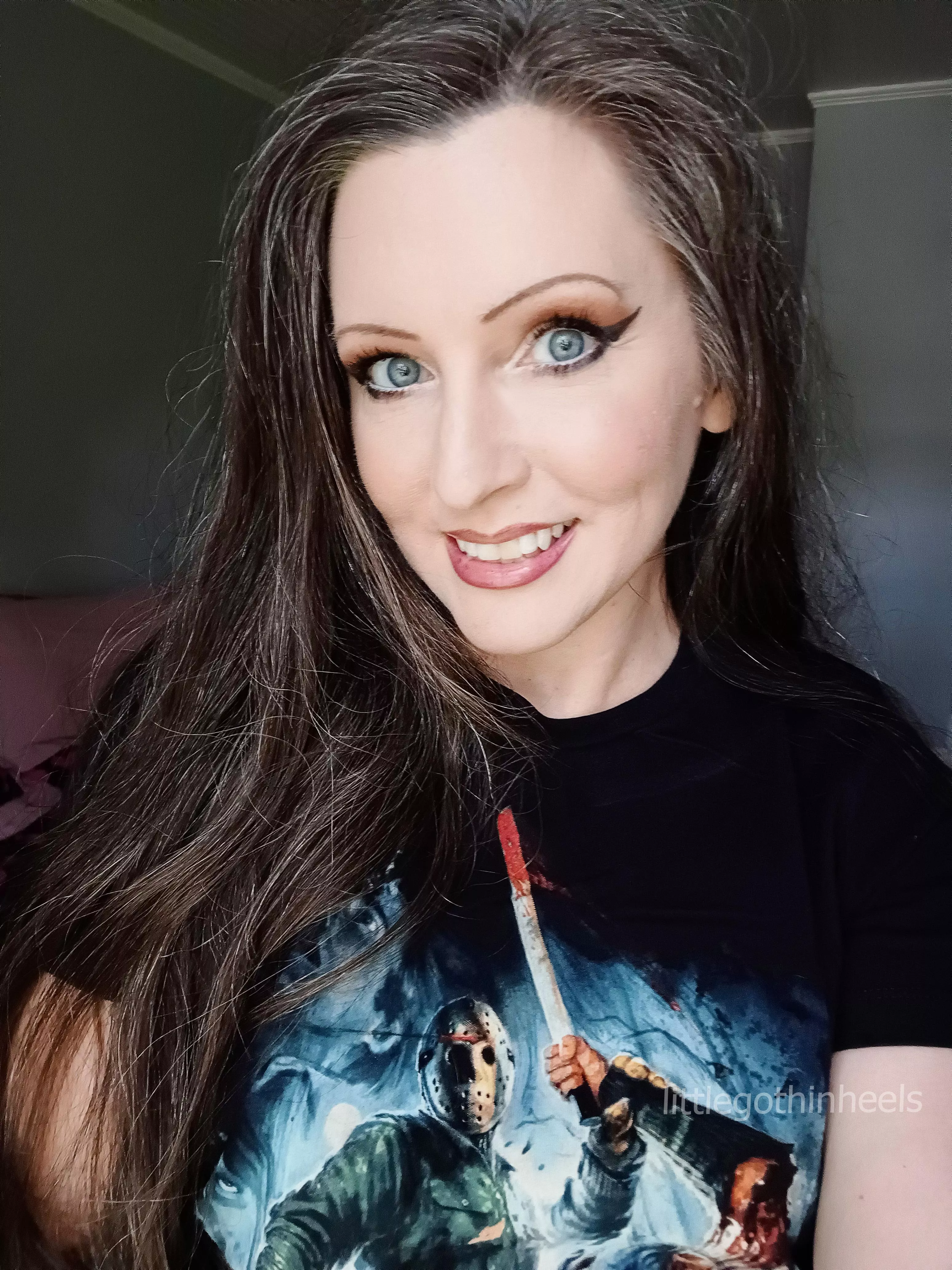 Smile back if you love 80s horror  posted by littlegothinheels