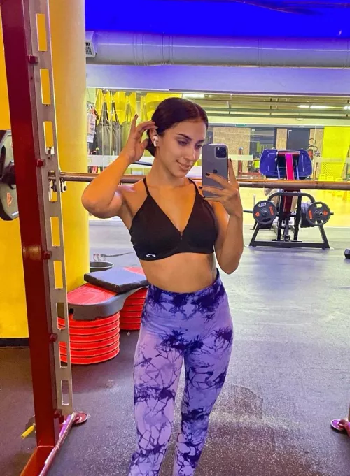 Trying my best to look fit by Lovableeliaa02