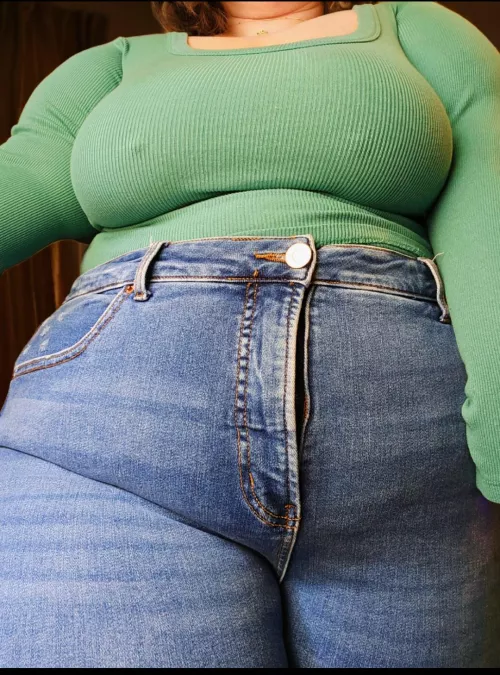 Whos gonna feed me enough snacks so these pants don't fit anymore? 💚 by chubbi_bunniii