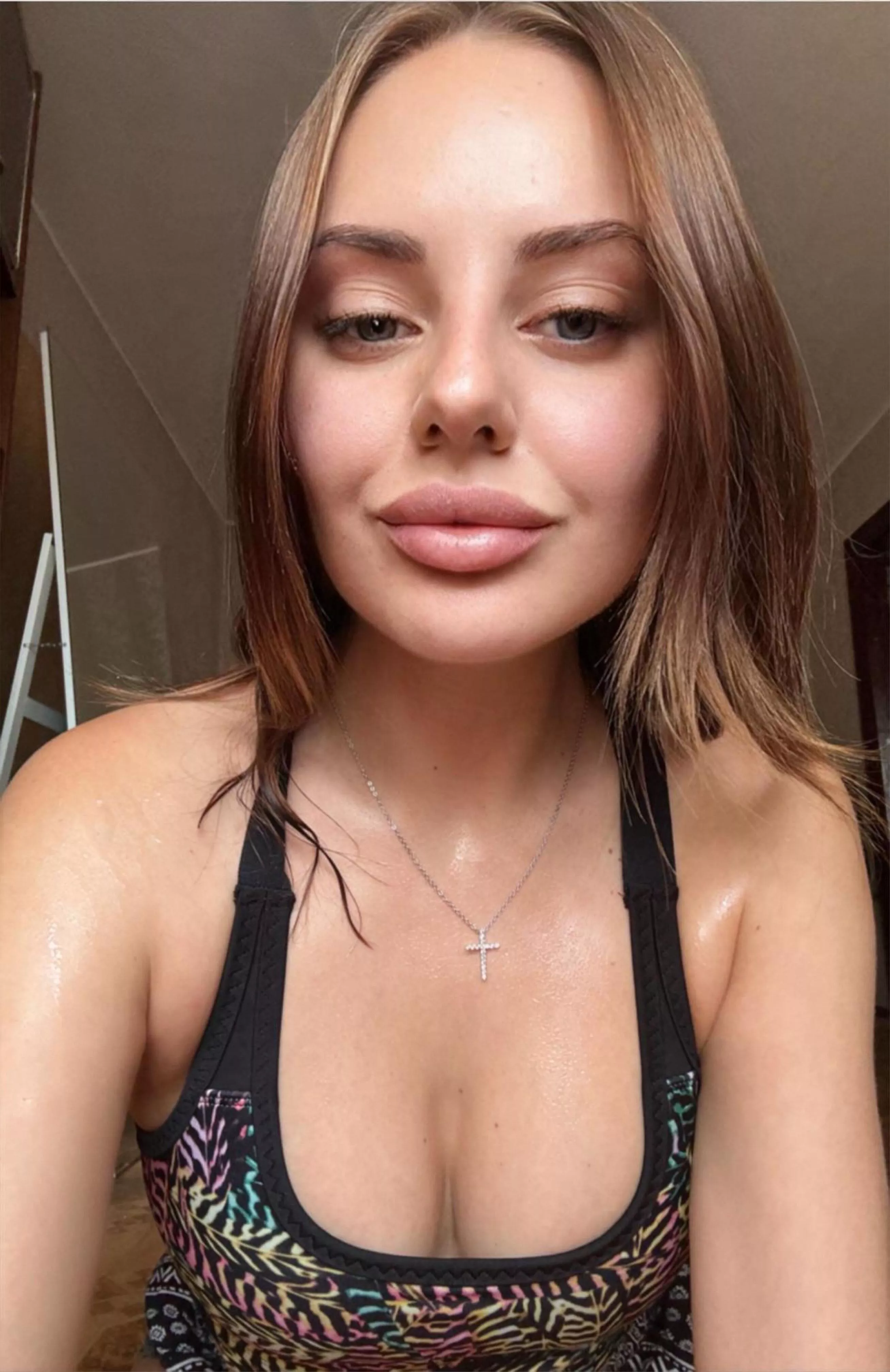 Wondering what's prettier, my cleavage or face :) posted by CalmSillence