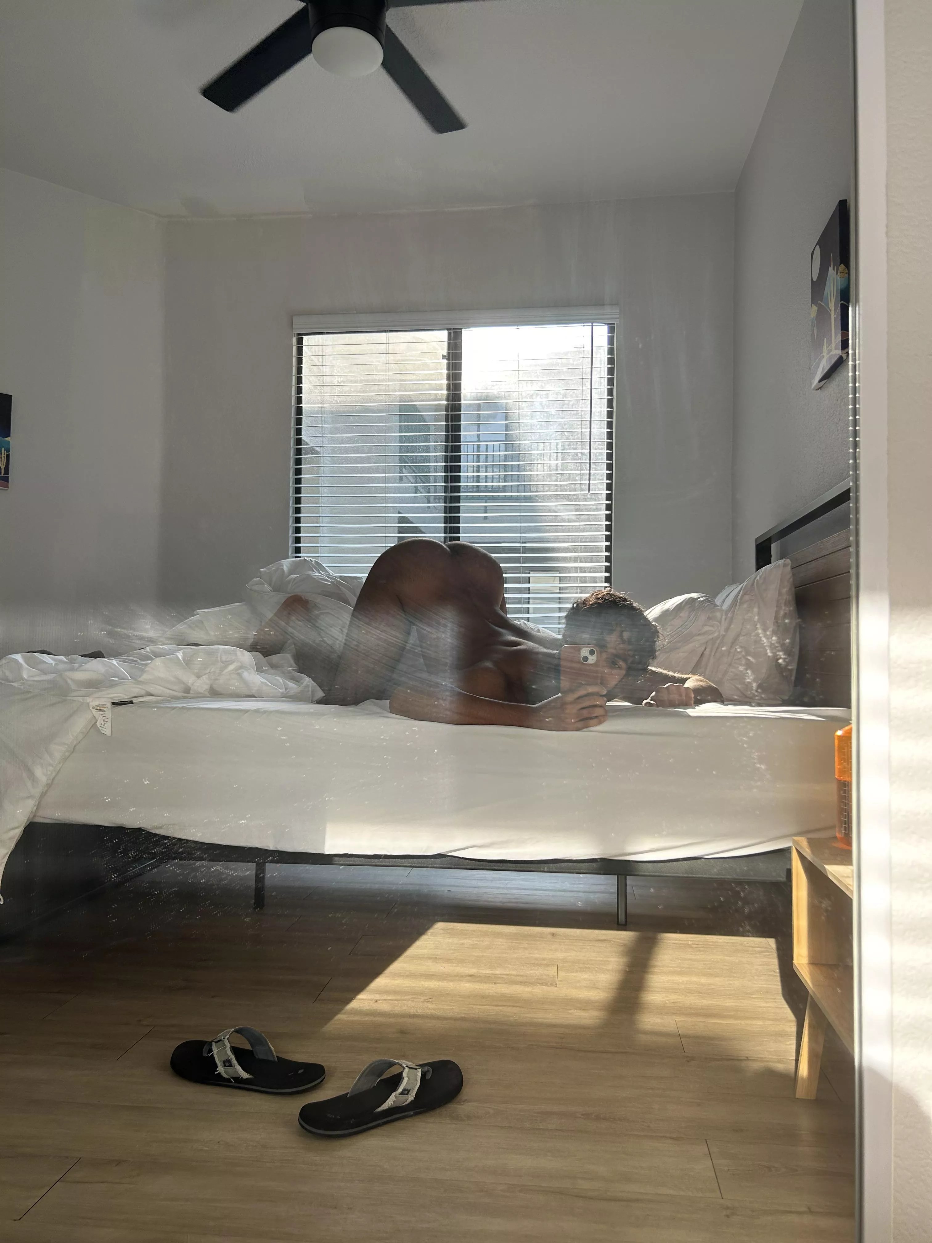 [19] What would you do if you found me on your bed? posted by BbLzz_