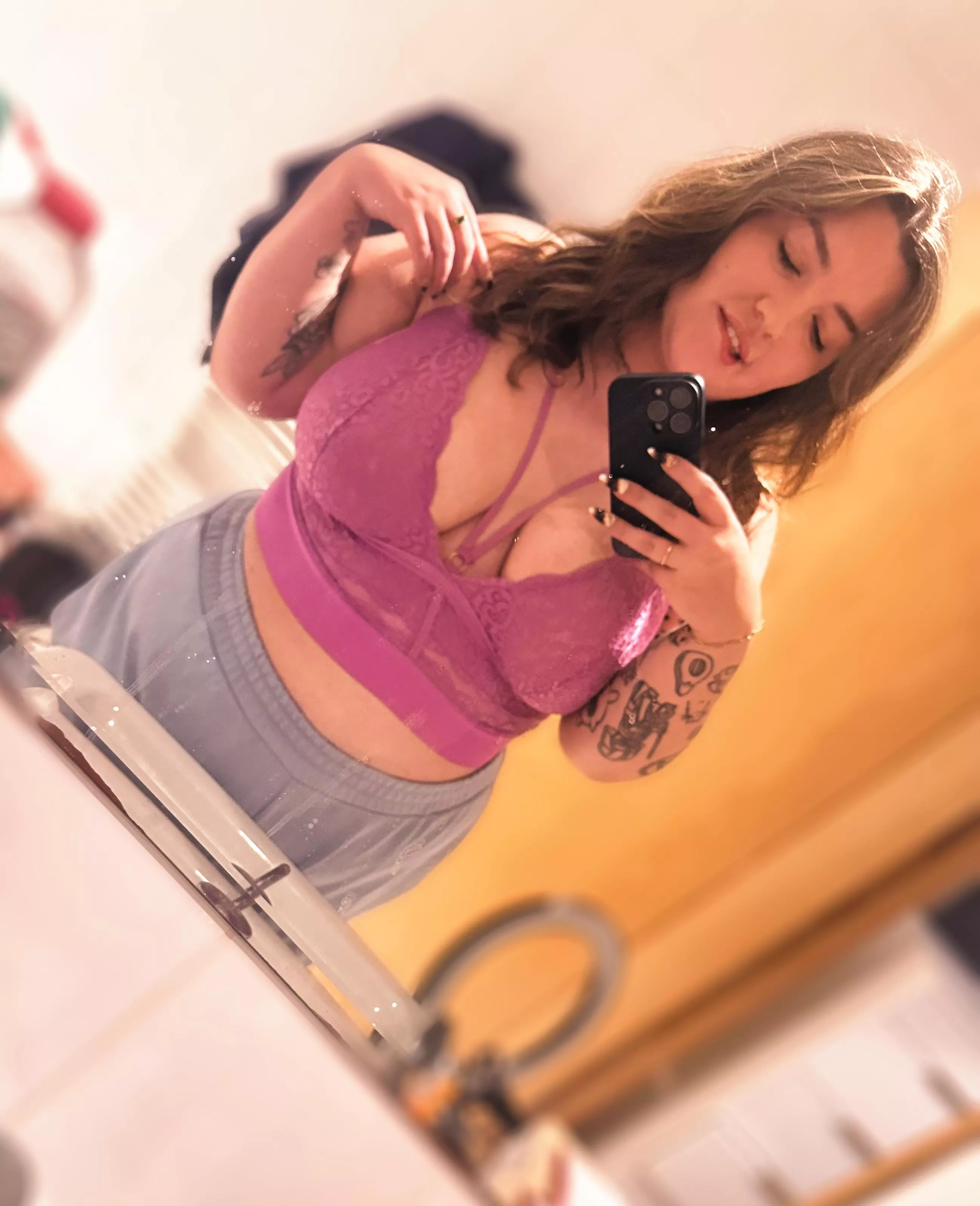 Free use hot wife here 🙋🏼‍♀️ posted by LittleMissLickMe